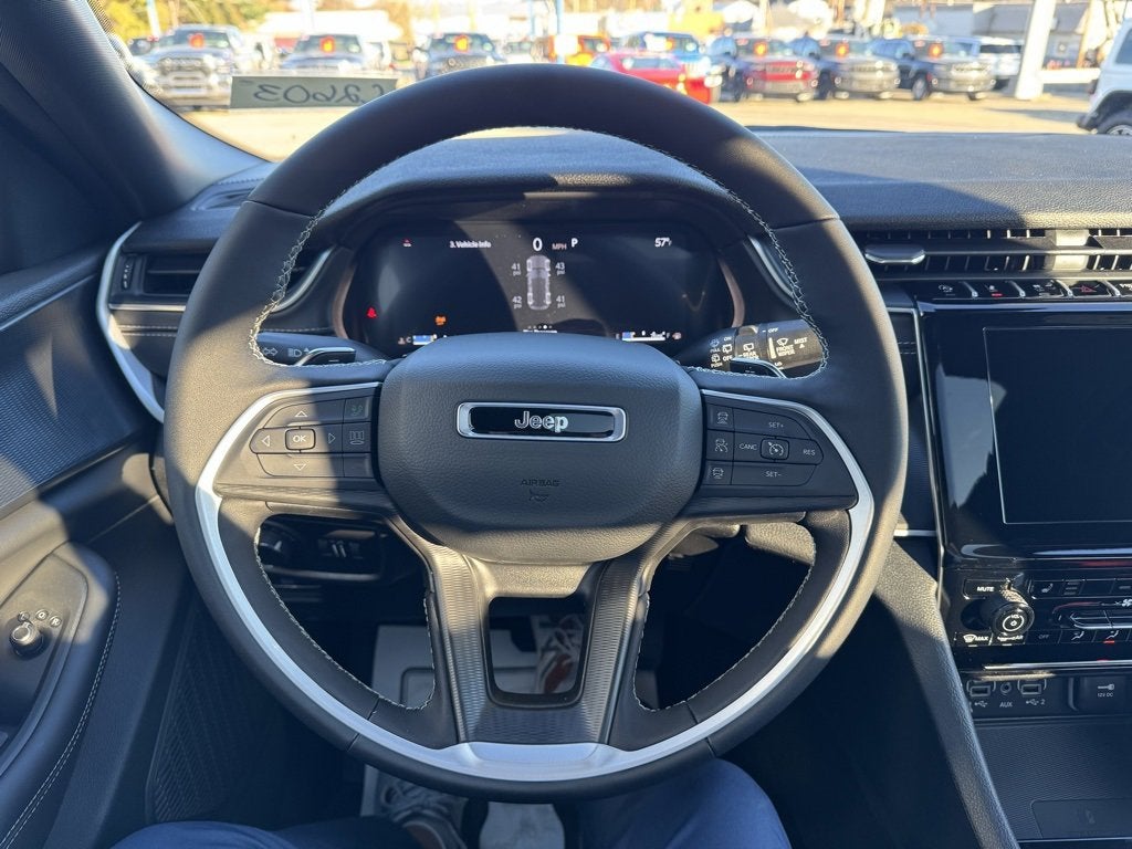 2025 Jeep Grand Cherokee Laredo