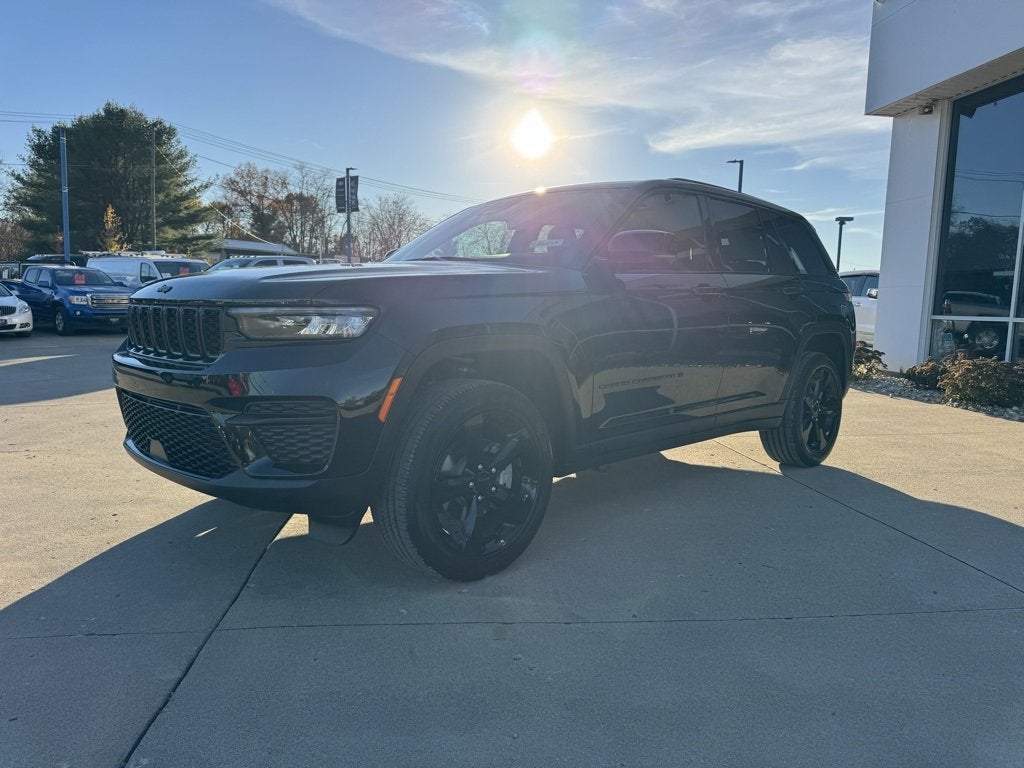 2025 Jeep Grand Cherokee Laredo