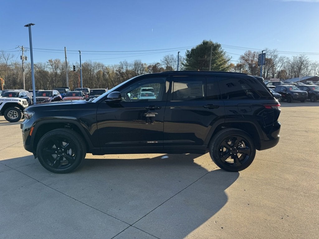 2025 Jeep Grand Cherokee Laredo