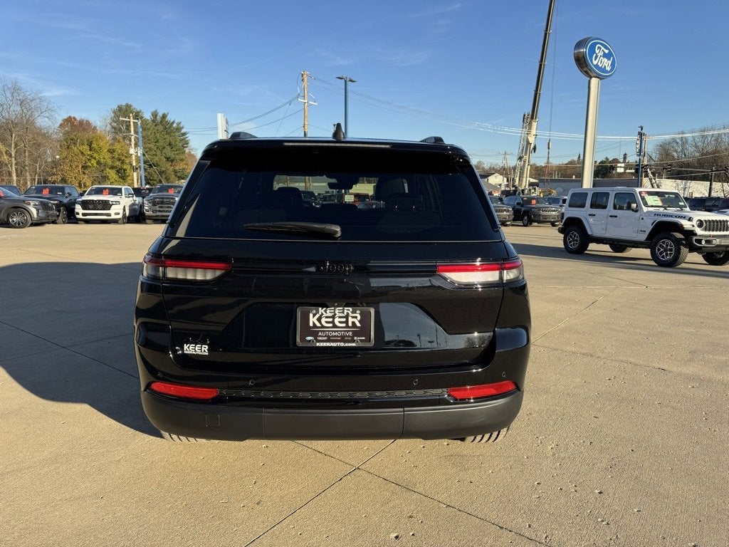 2025 Jeep Grand Cherokee Laredo