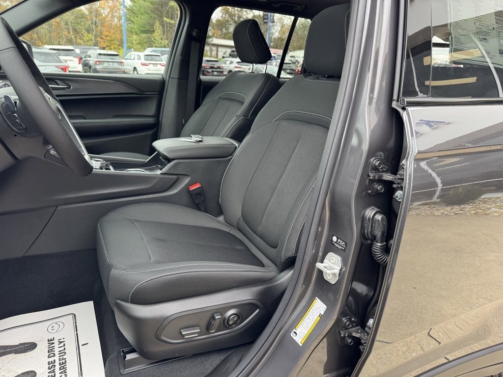 2025 Jeep Grand Cherokee Laredo X