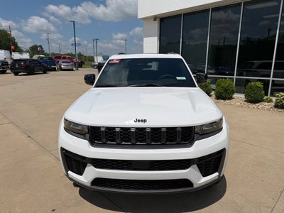 2026 Jeep Grand Cherokee Laredo Altitude