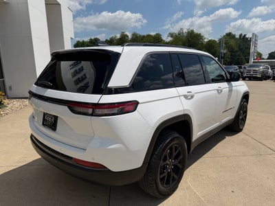 2026 Jeep Grand Cherokee Laredo Altitude