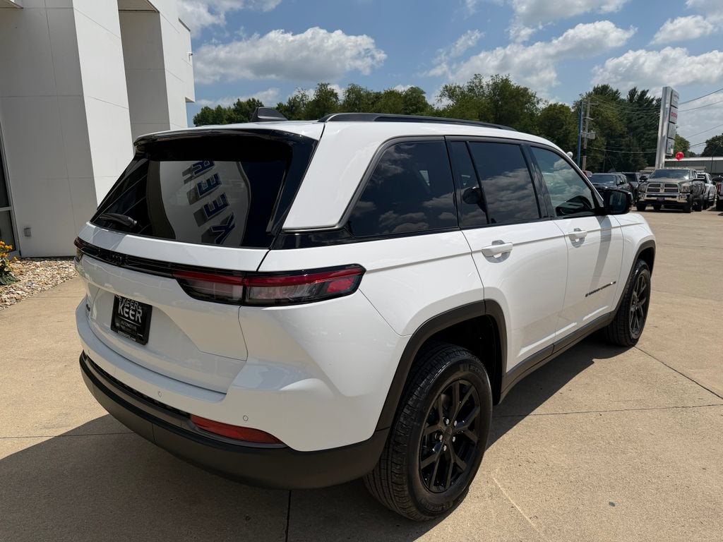 2026 Jeep Grand Cherokee Laredo Altitude