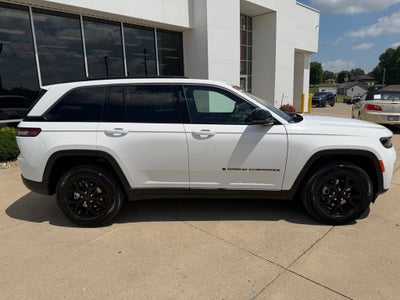 2026 Jeep Grand Cherokee Laredo Altitude