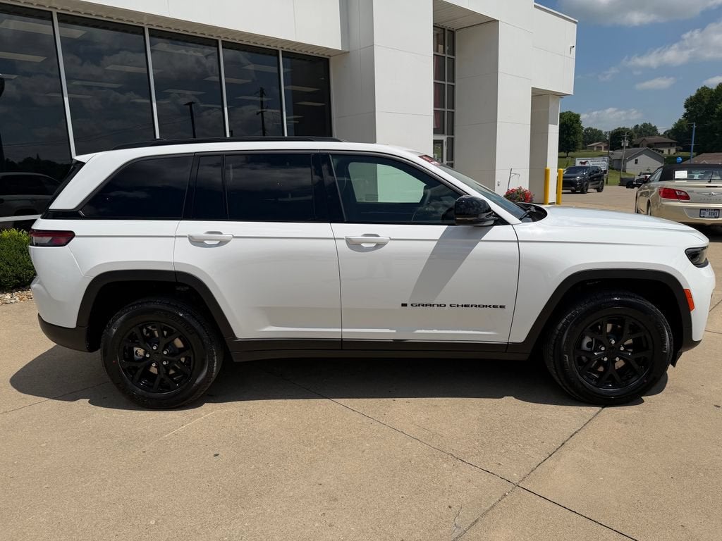 2026 Jeep Grand Cherokee Laredo Altitude