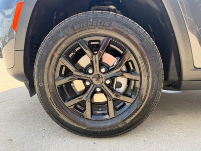 2026 Jeep Grand Cherokee Laredo Altitude