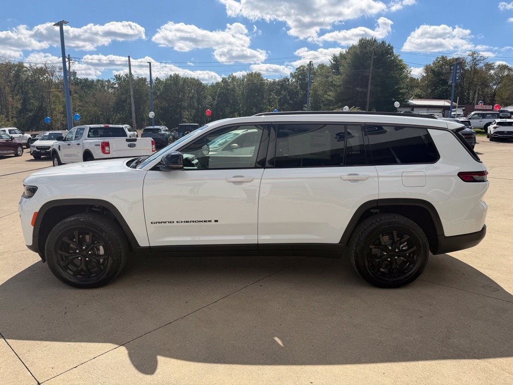 2026 Jeep Grand Cherokee Laredo Altitude