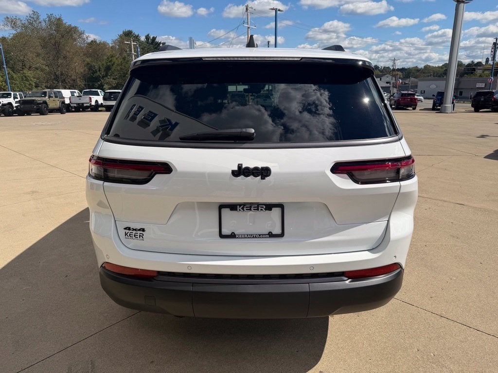 2026 Jeep Grand Cherokee Laredo Altitude