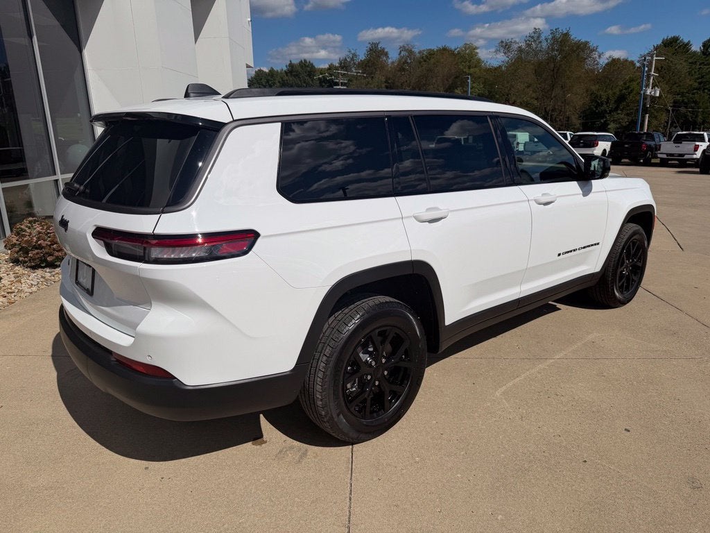2026 Jeep Grand Cherokee Laredo Altitude