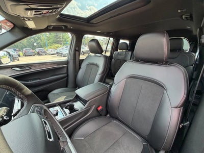 2027 Jeep Grand Cherokee Laredo Altitude