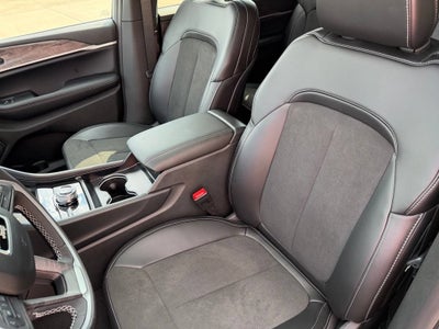 2027 Jeep Grand Cherokee Laredo Altitude