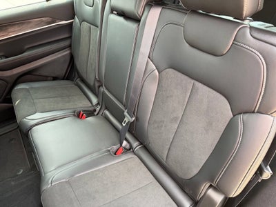 2027 Jeep Grand Cherokee Laredo Altitude