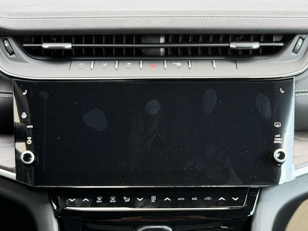 2027 Jeep Grand Cherokee Laredo Altitude