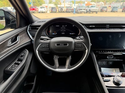 2027 Jeep Grand Cherokee Laredo Altitude
