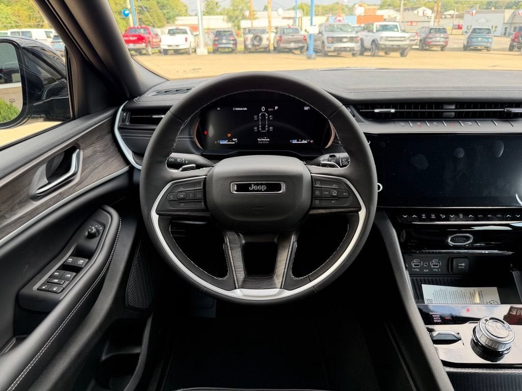2027 Jeep Grand Cherokee Laredo Altitude