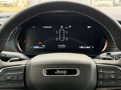 2027 Jeep Grand Cherokee Laredo Altitude