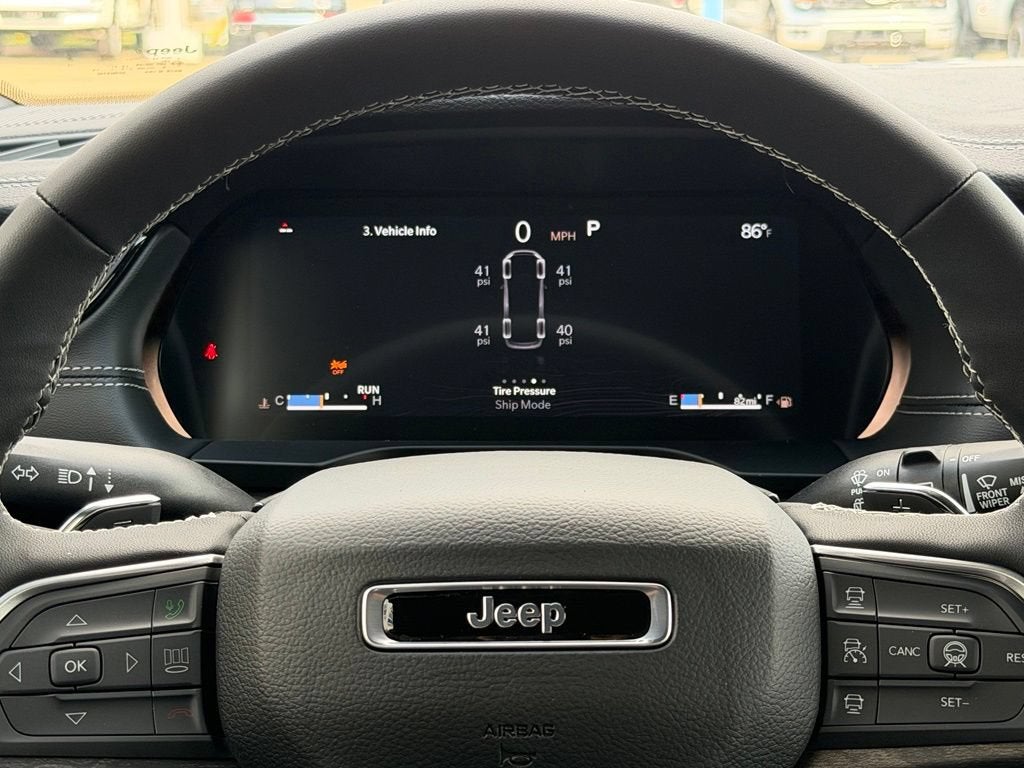 2027 Jeep Grand Cherokee Laredo Altitude