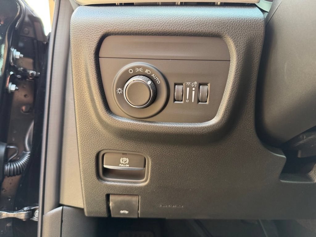 2027 Jeep Grand Cherokee Laredo Altitude