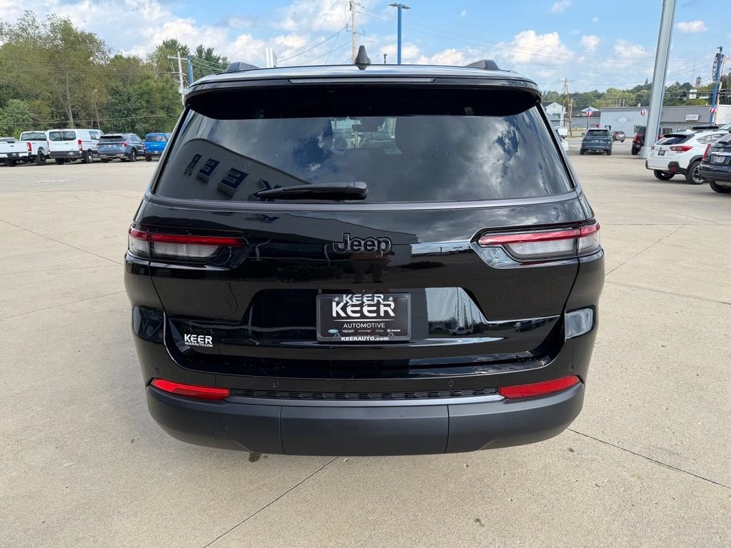 2027 Jeep Grand Cherokee Laredo Altitude