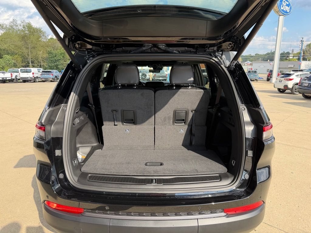 2027 Jeep Grand Cherokee Laredo Altitude