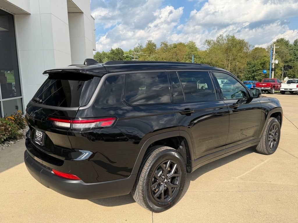 2027 Jeep Grand Cherokee Laredo Altitude