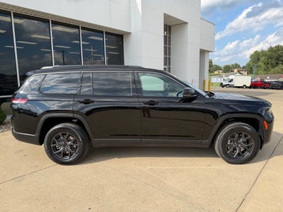2027 Jeep Grand Cherokee Laredo Altitude
