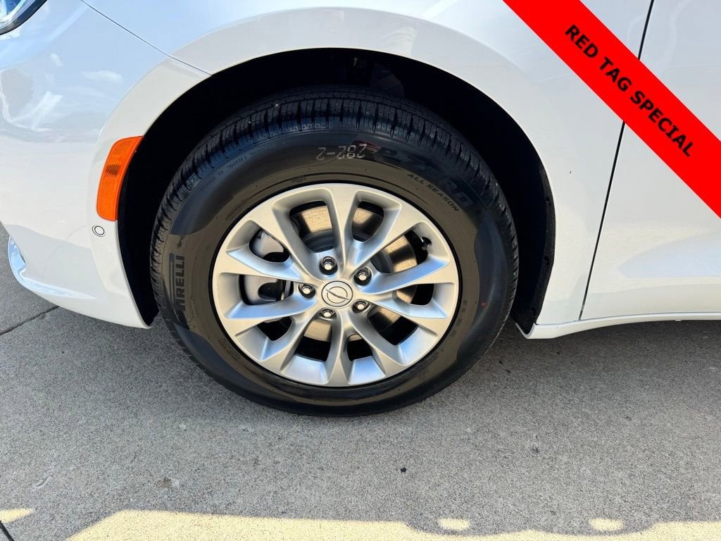 2025 Chrysler Pacifica Select