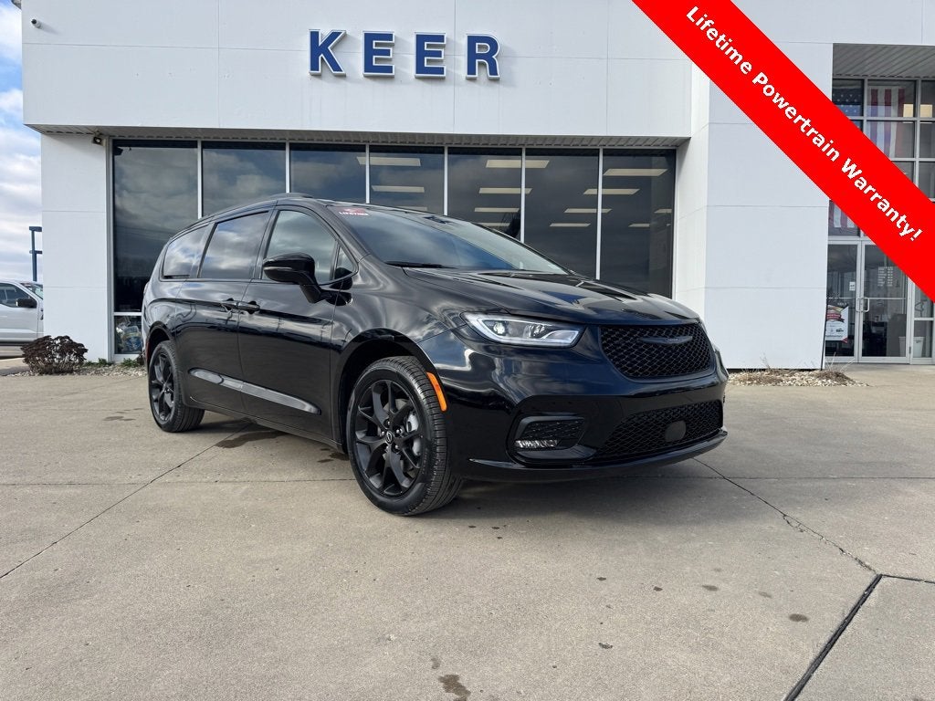 2026 Chrysler Pacifica Select