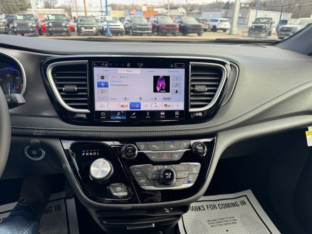 2026 Chrysler Pacifica Select