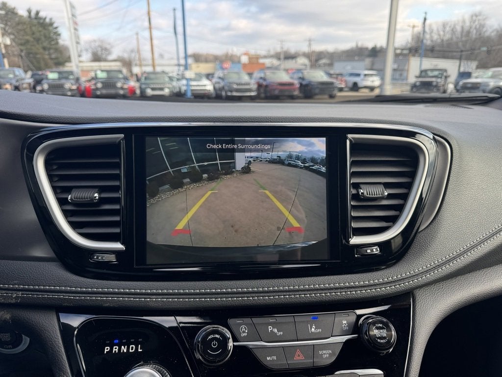 2026 Chrysler Pacifica Select