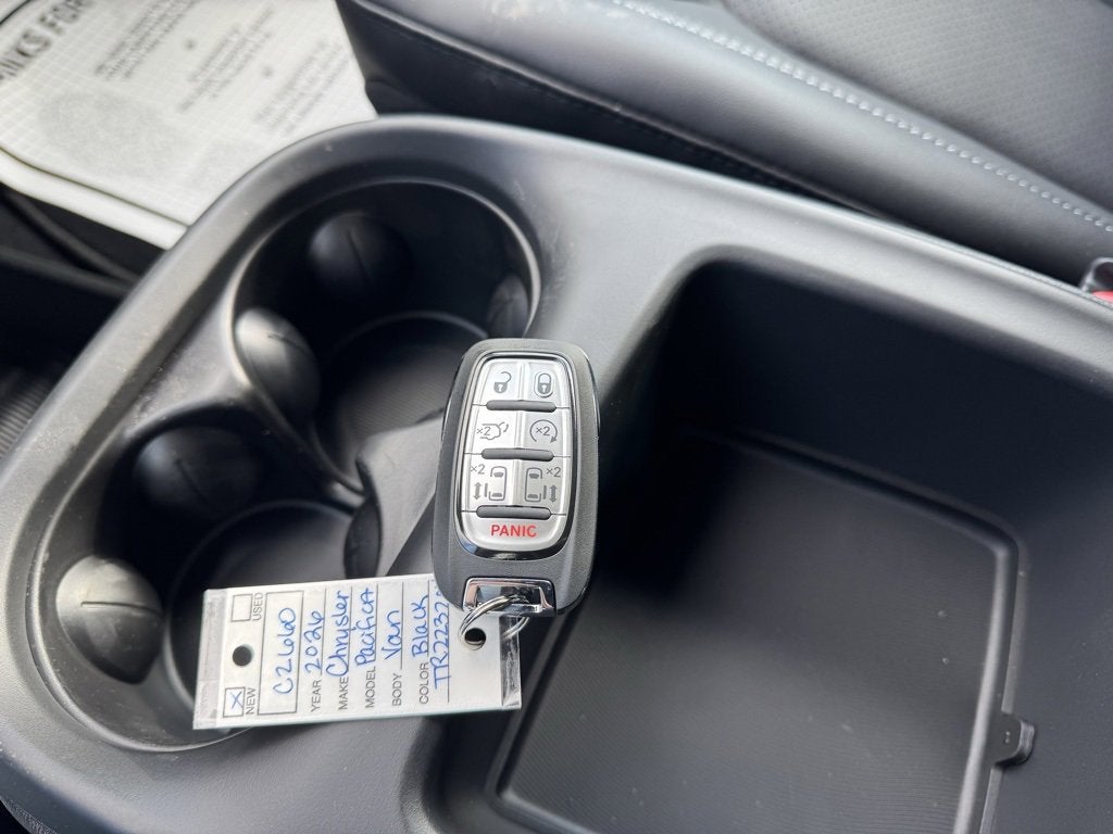 2026 Chrysler Pacifica Select