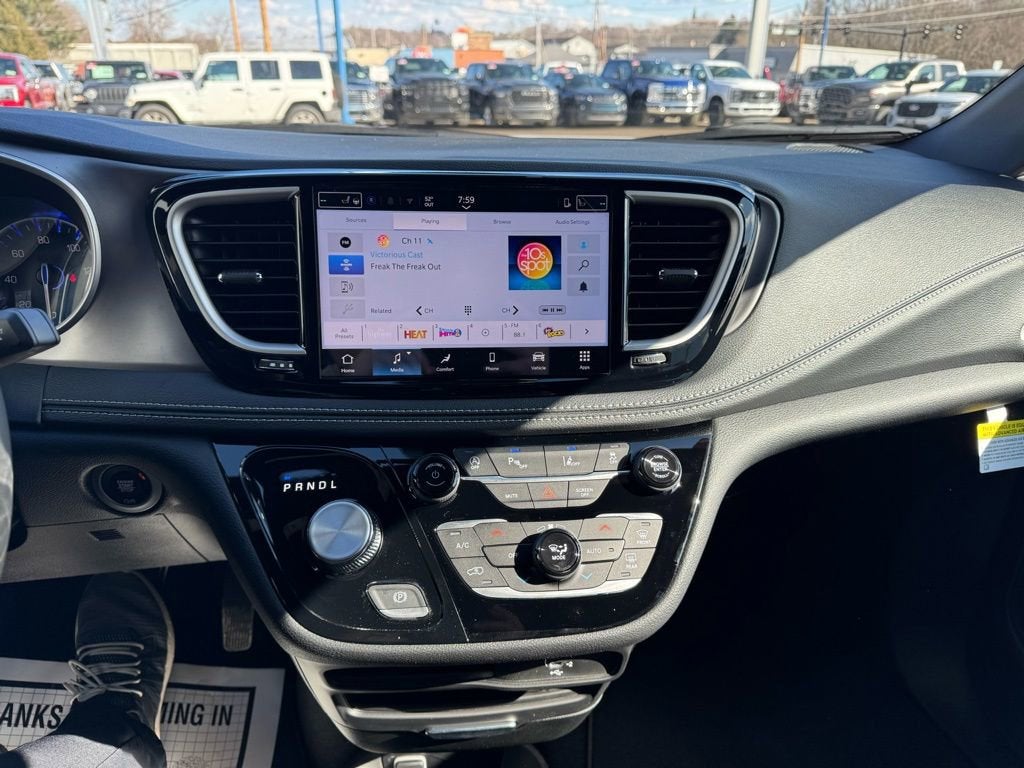 2026 Chrysler Pacifica Select