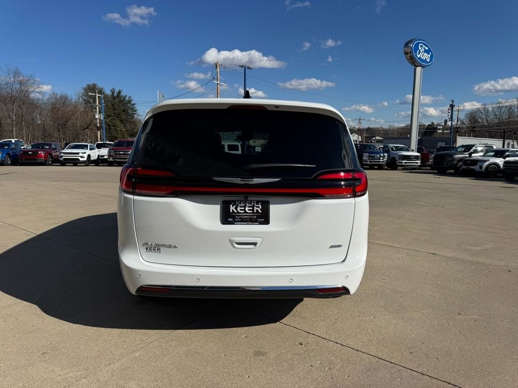 2026 Chrysler Pacifica Select