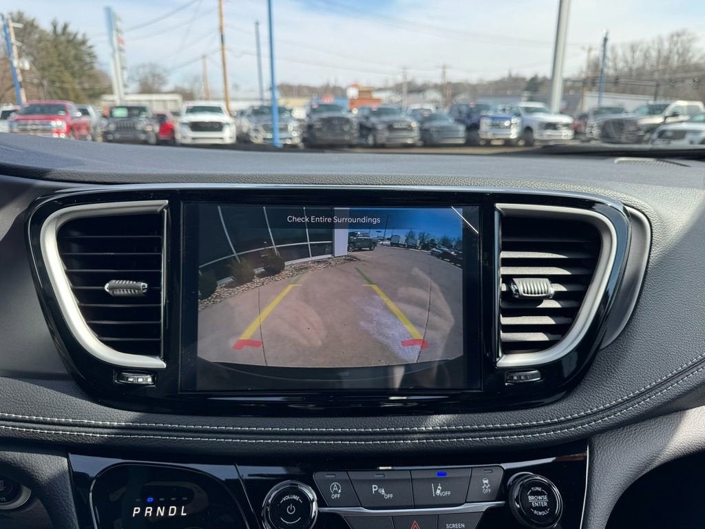 2026 Chrysler Pacifica Select