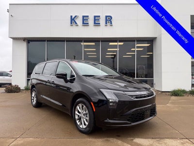 2027 Chrysler Pacifica Select