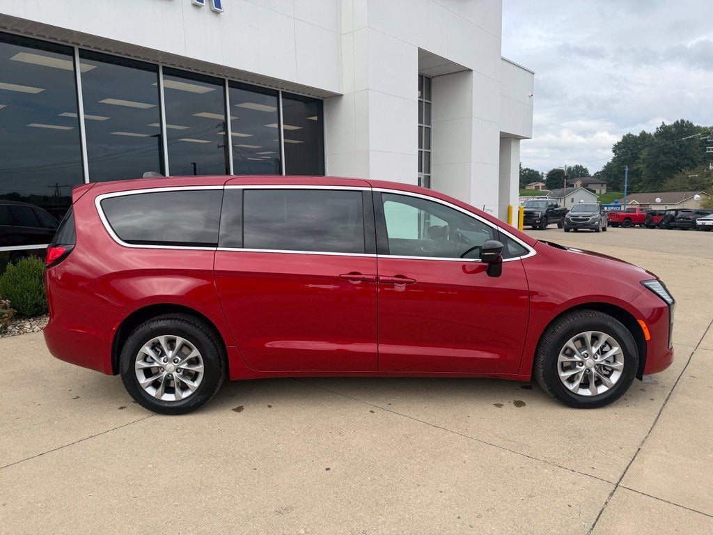2027 Chrysler Pacifica Select