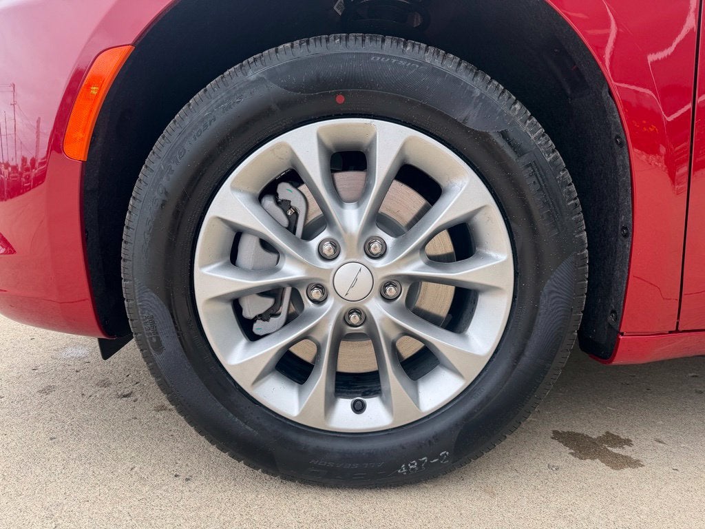 2027 Chrysler Pacifica Select
