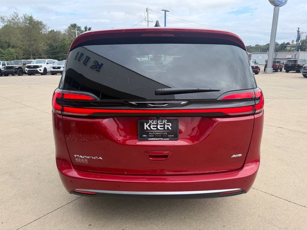 2027 Chrysler Pacifica Select